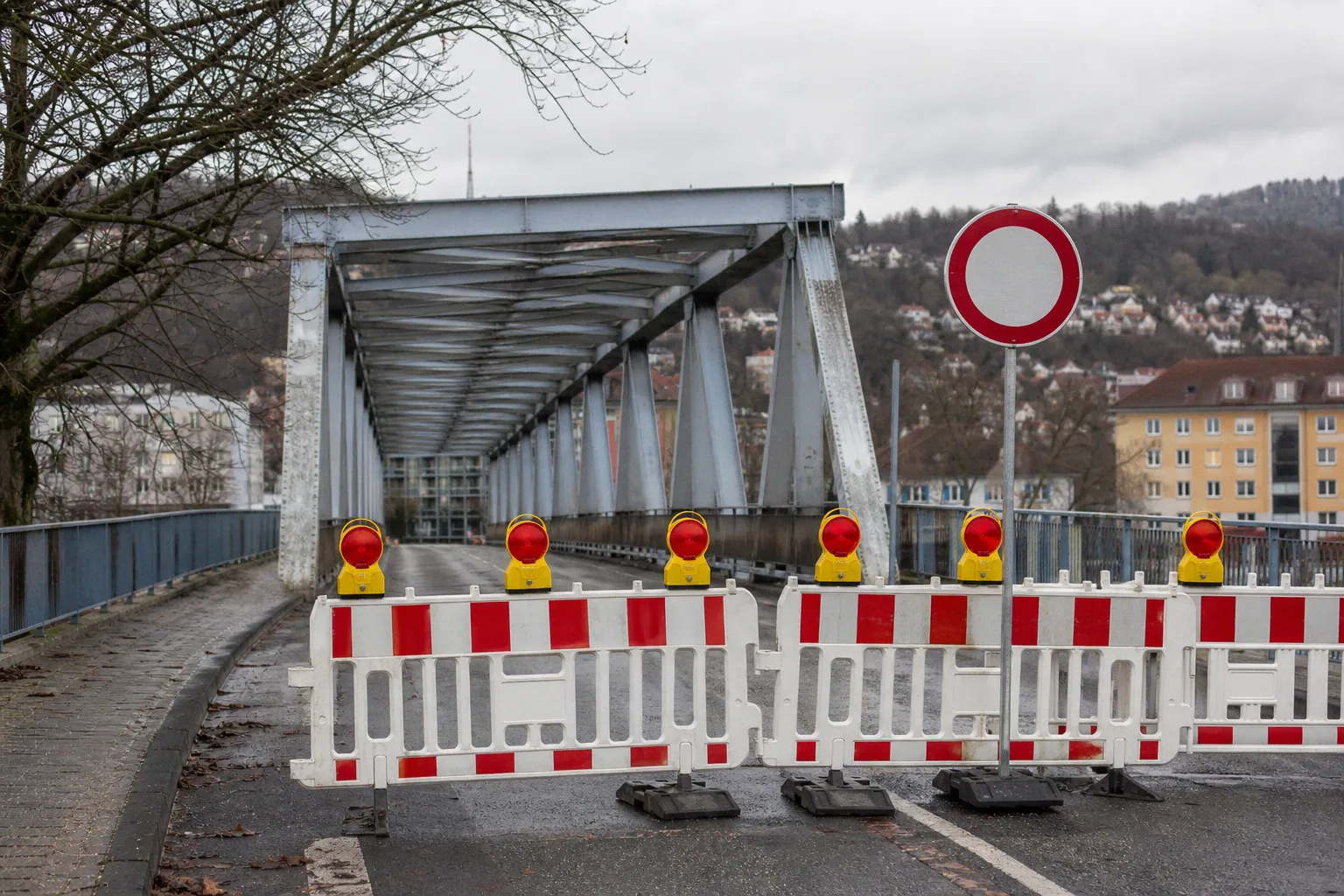 Sperrung der Adenauerbrücke in Esslingen: Korrosionsschäden am Tragwerk
